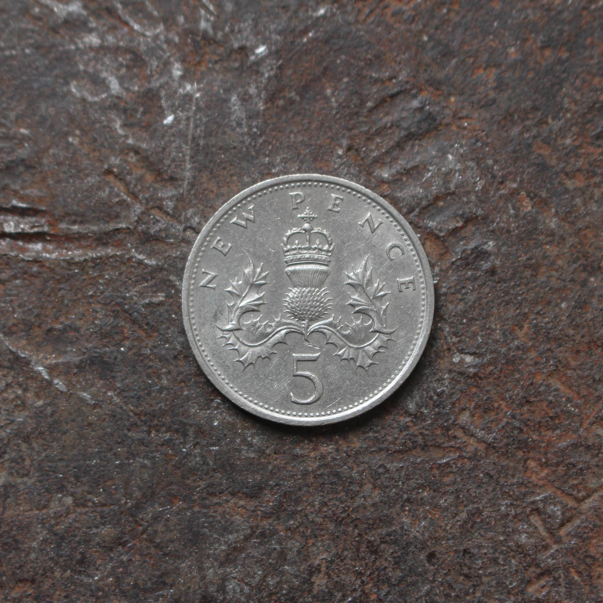 Bague piece de monnaie cintrée Elizabeth II 2e effigie - 5 new pence
