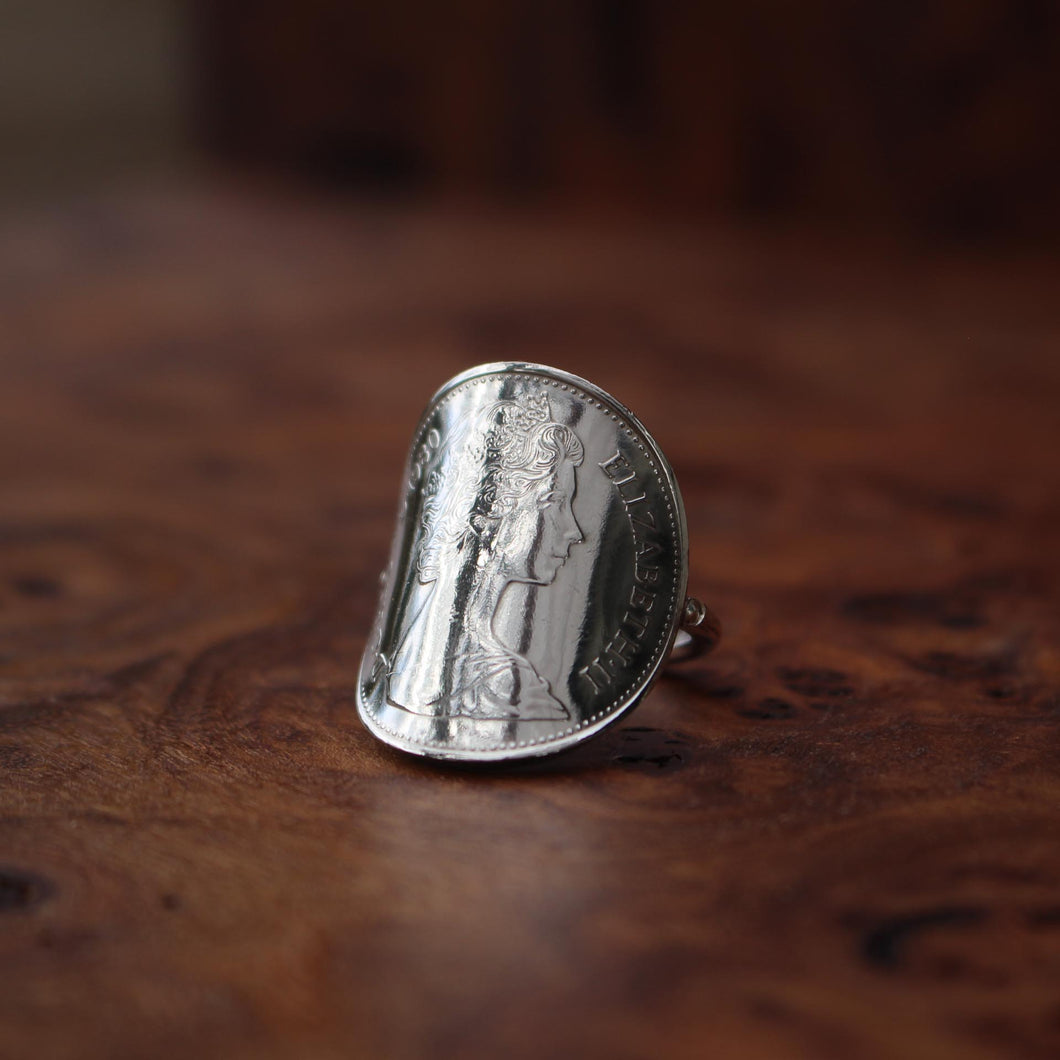 Bague piece de monnaie cintrée Elizabeth II 2e effigie - 5 new pence