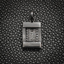 Charger l&#39;image dans la galerie, Pendentif JAPON en argent - Lingot monétiforme 1 shu.
