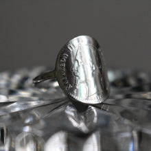 Charger l&#39;image dans la galerie, Bague cintrée argent - 50 centimes Napoléon III
