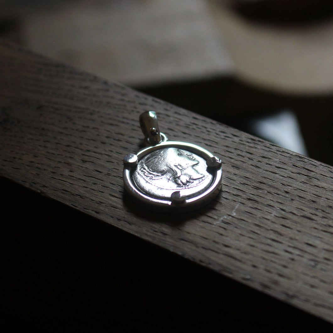 Pendentif en argent - Claudia Denier - Monnaie Romaine.