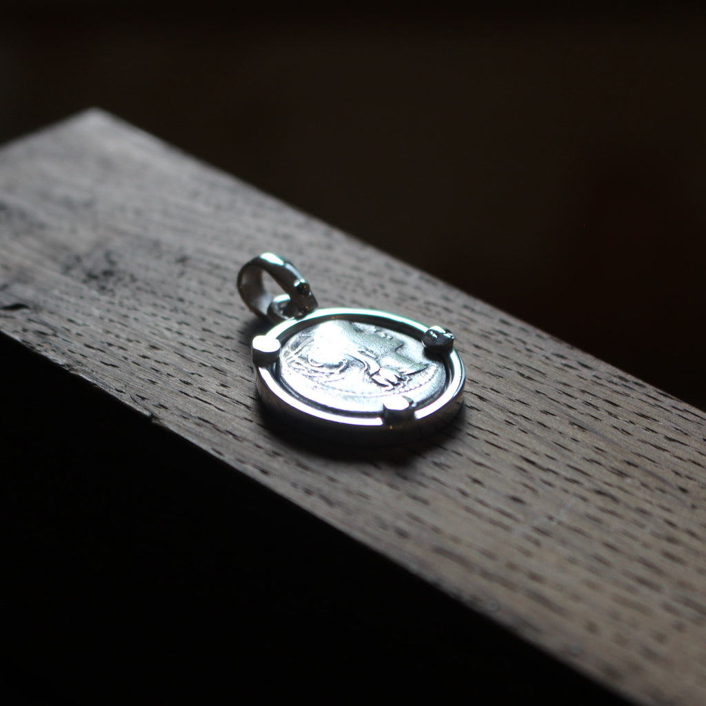Pendentif en argent - Claudia Denier - Monnaie Romaine.