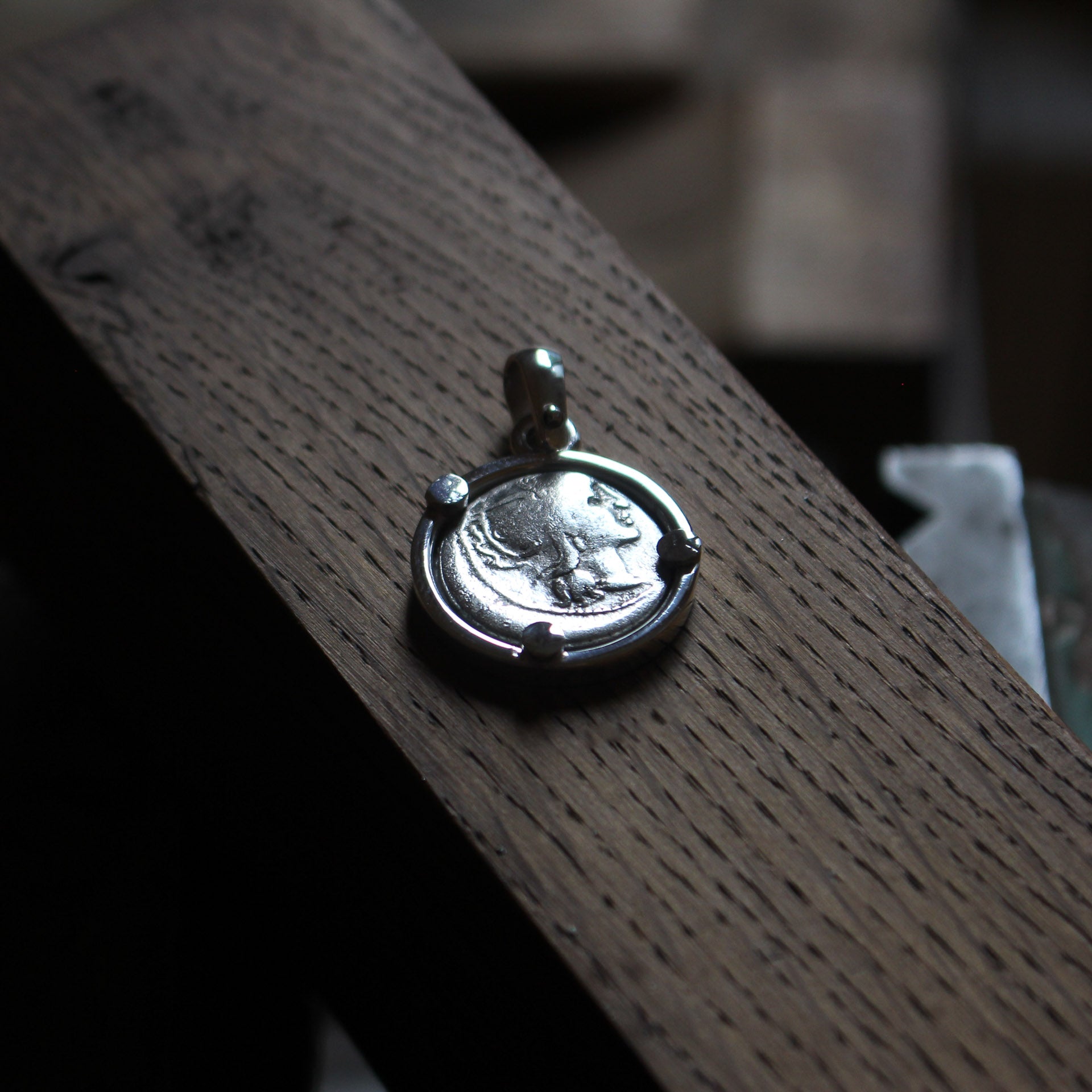 Pendentif en argent - Claudia Denier - Monnaie Romaine.