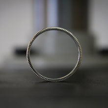 Charger l&#39;image dans la galerie, Portez l&#39;histoire sur votre doigt : nos bagues en argent avec des pièces de 1 Franc ou 2 Francs
