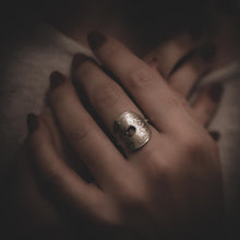 Charger l&#39;image dans la galerie, Bague cintrée - Japon - 50 Yen
