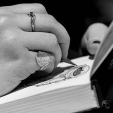Charger l&#39;image dans la galerie, Bague en argent avec pièce de monnaie suédoise des années 1952-1961
