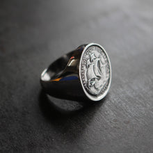 Charger l&#39;image dans la galerie, Chevalière Portugaise en argent avec une pièce de monnaie 2,5 Escudos
