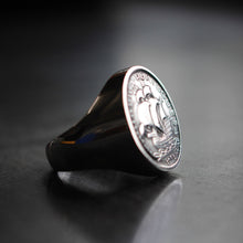 Charger l&#39;image dans la galerie, Chevalière Portugaise en argent avec une pièce de monnaie 2,5 Escudos
