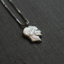 Charger l&#39;image dans la galerie, Pendentif en argent : Le Portrait Historique de Marianne, Symbole de la République
