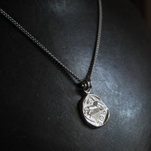 Charger l&#39;image dans la galerie, Pendentif - Reproduction en argent d&#39;un Tétradrachme - ATTIQUE - ATHÈNES
