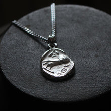 Charger l&#39;image dans la galerie, Pendentif - Reproduction en argent d&#39;un Tétradrachme - ATTIQUE - ATHÈNES
